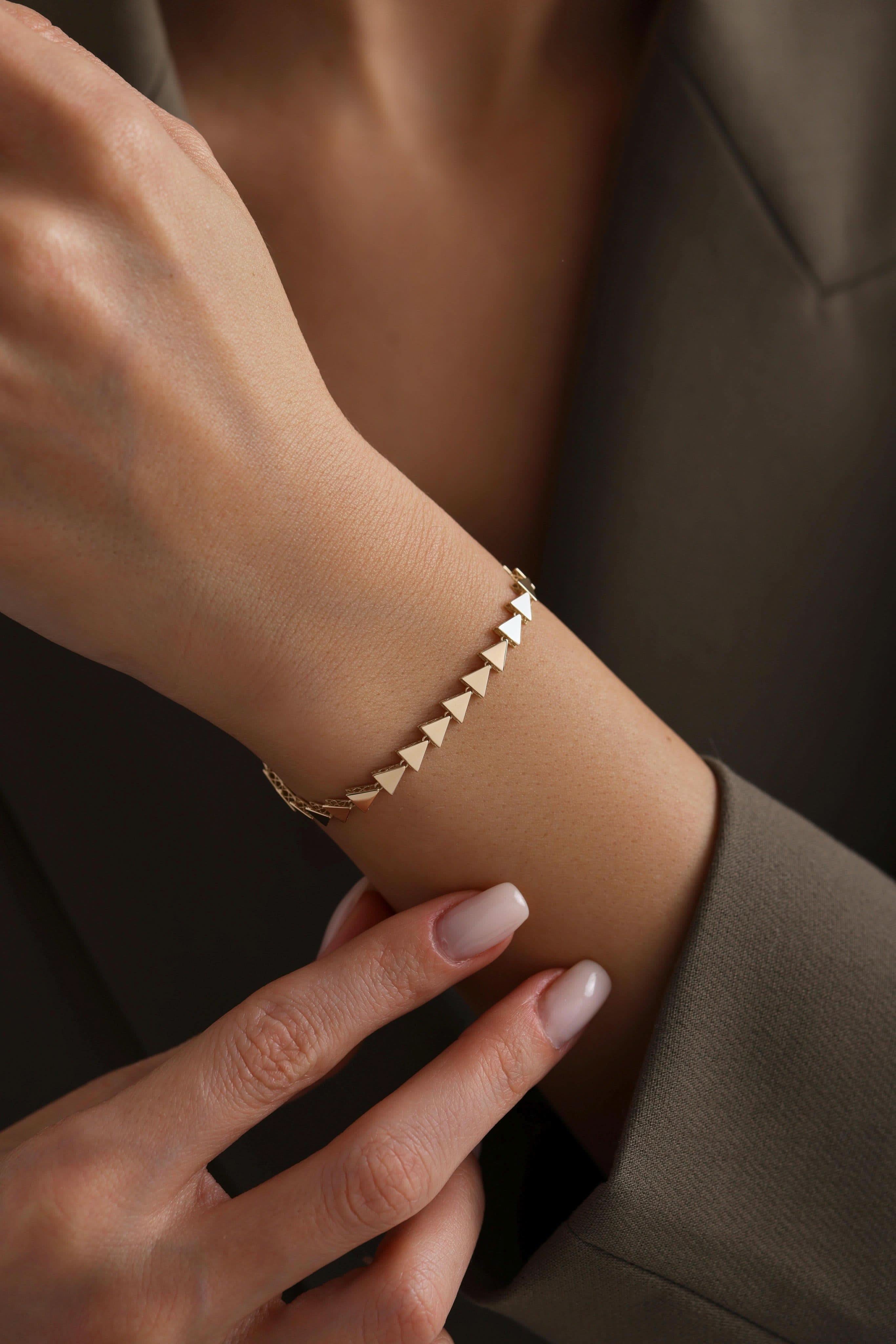 14 Ayar Üçgen Sıralı Altın Bileklik