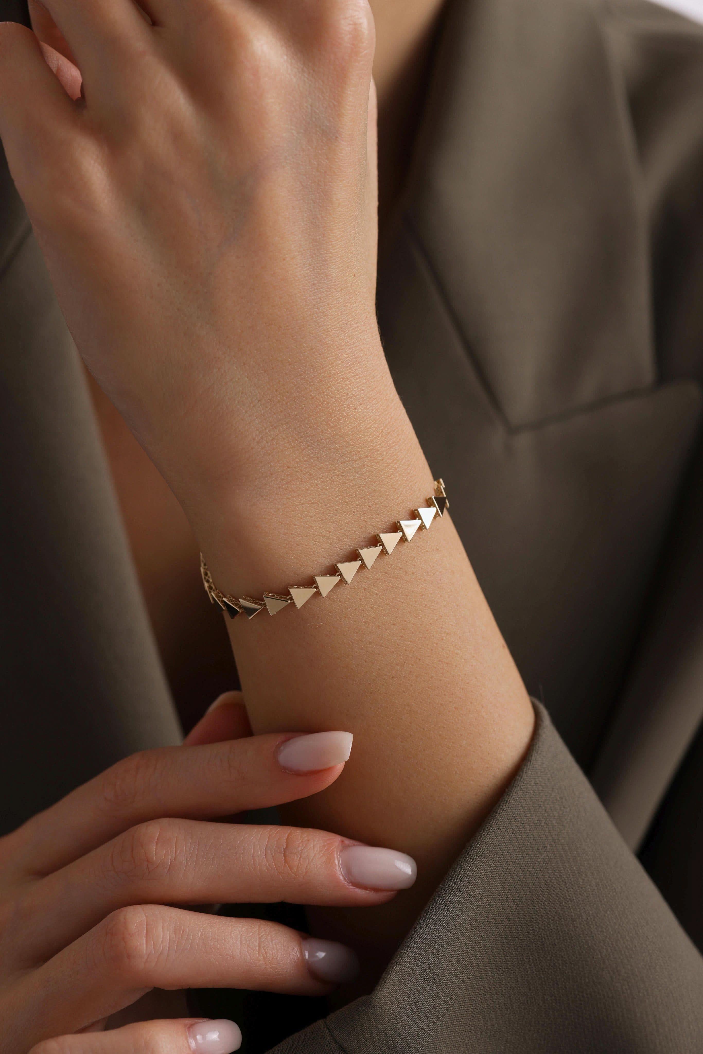 14 Ayar Üçgen Sıralı Altın Bileklik