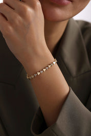 14 Ayar Üçgen Sıralı Taşlı Altın Bileklik