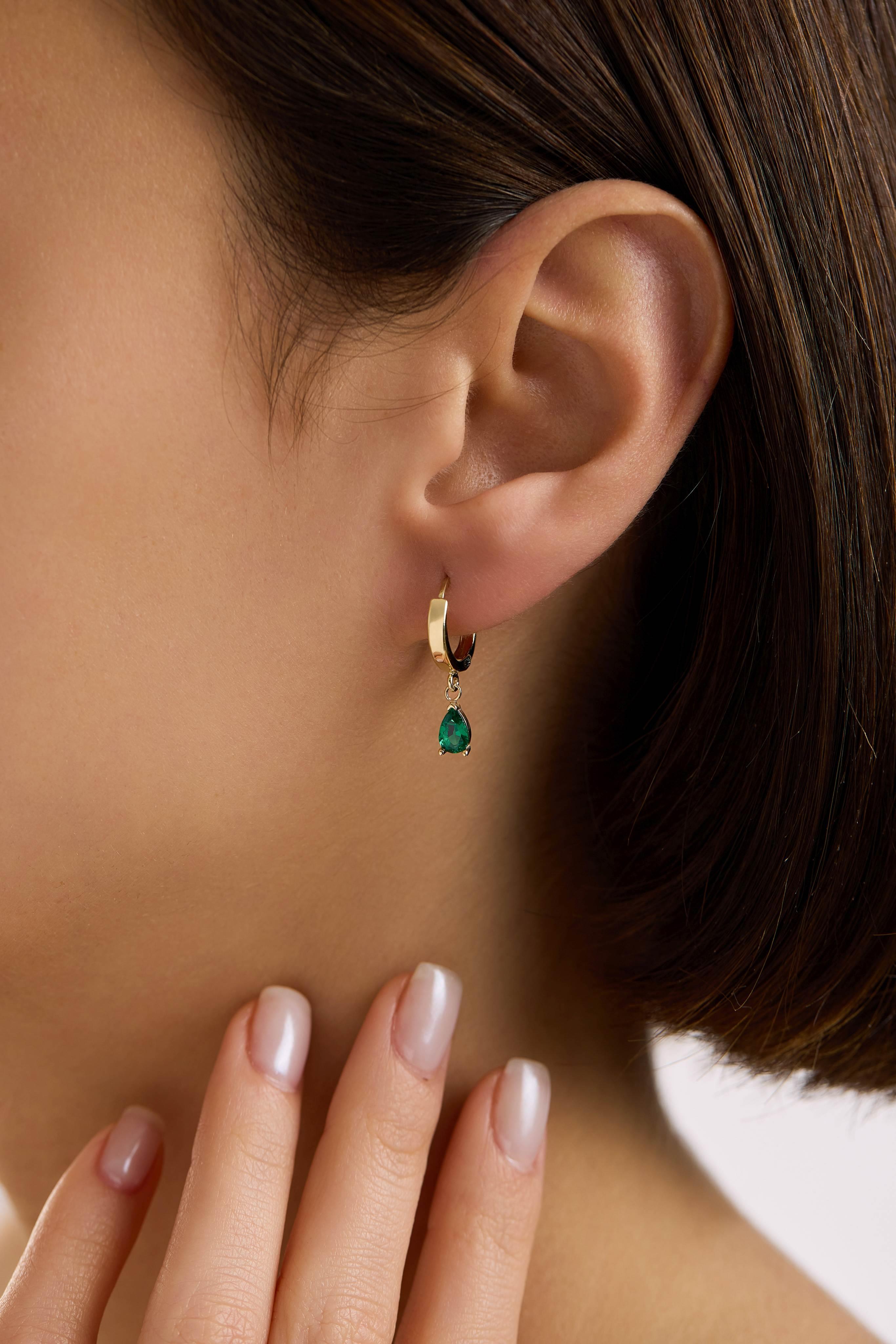 14 Ayar Yeşil Taşlı Altın Küpe