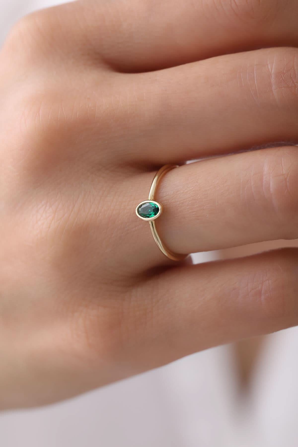 14 Ayar Yeşil Taşlı Altın Yüzük