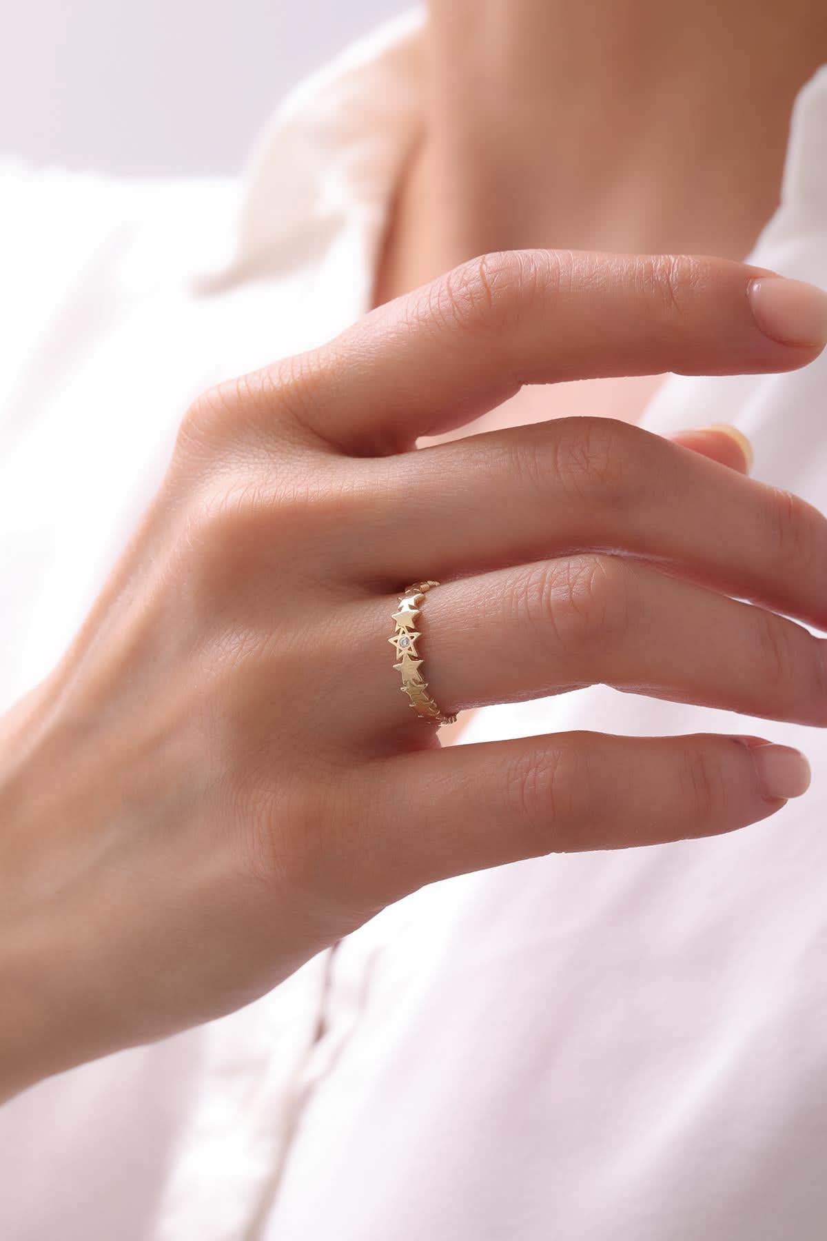 14 Ayar Yıldız Taşlı Altın Yüzük