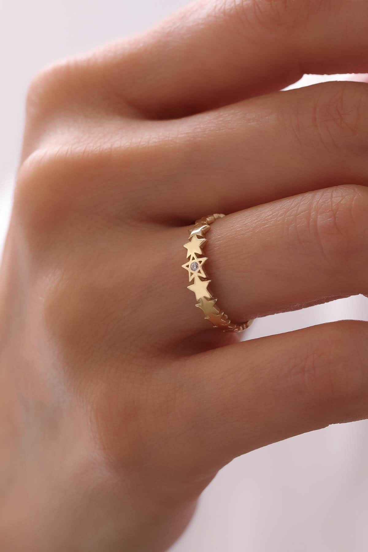 14 Ayar Yıldız Taşlı Altın Yüzük