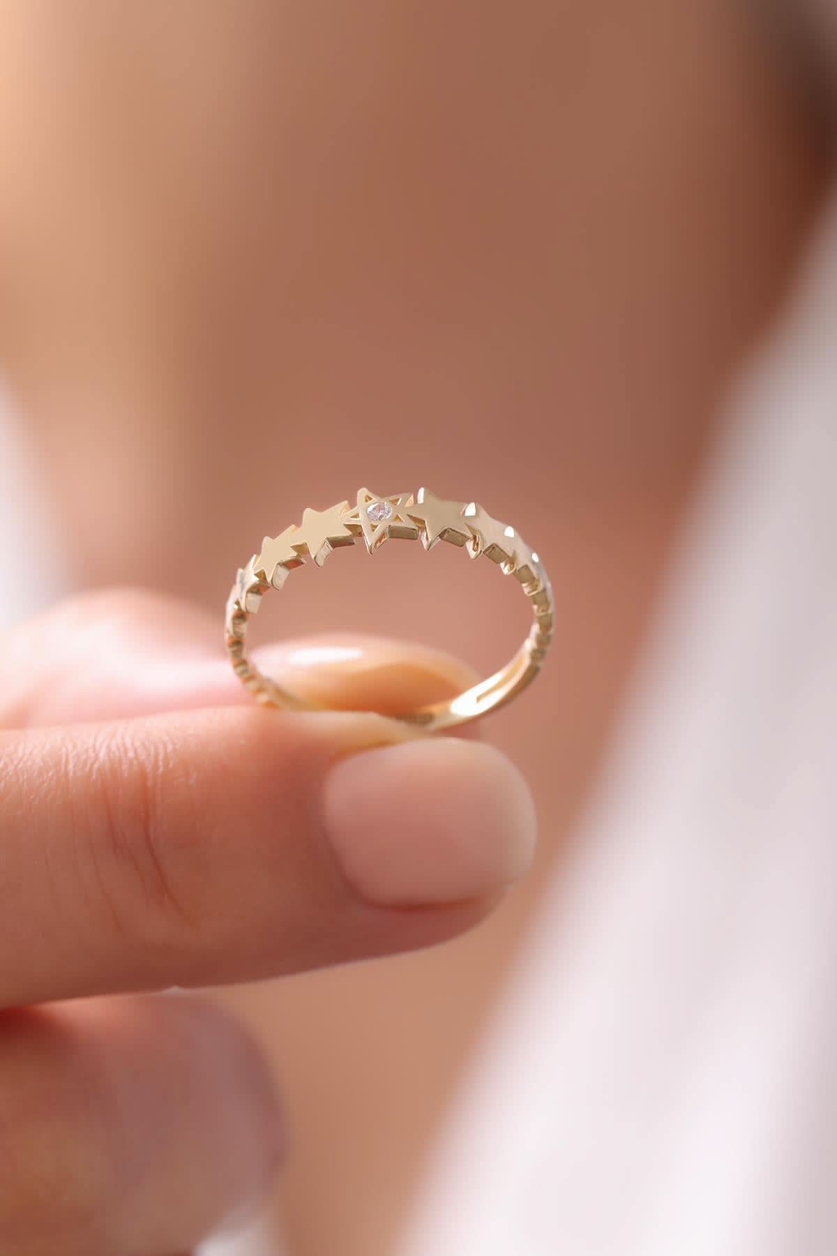 14 Ayar Yıldız Taşlı Altın Yüzük