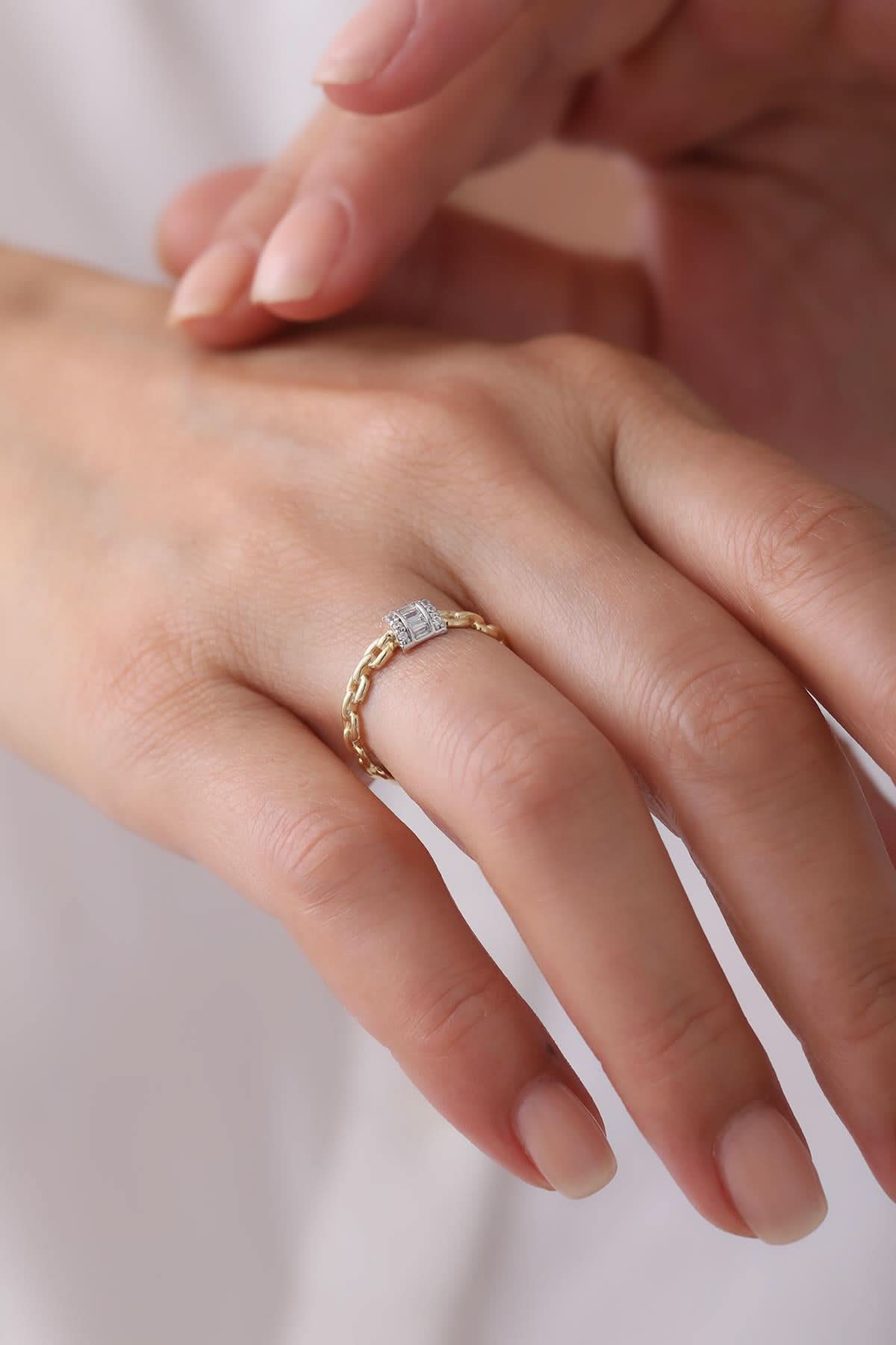 14 Ayar Zincir Taşlı Altın Yüzük