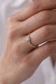 14 Ayar Zincir Taşlı Altın Yüzük