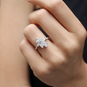 1.50 CT Özel Tasarım Damla Pırlanta Yüzük