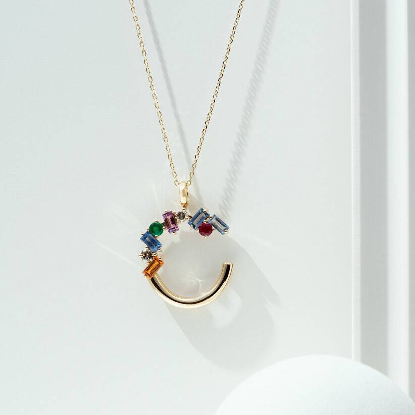 2.21 CT Yakut, Zümrüt ve Multicolor Safir Taşlı C Harf Kolye