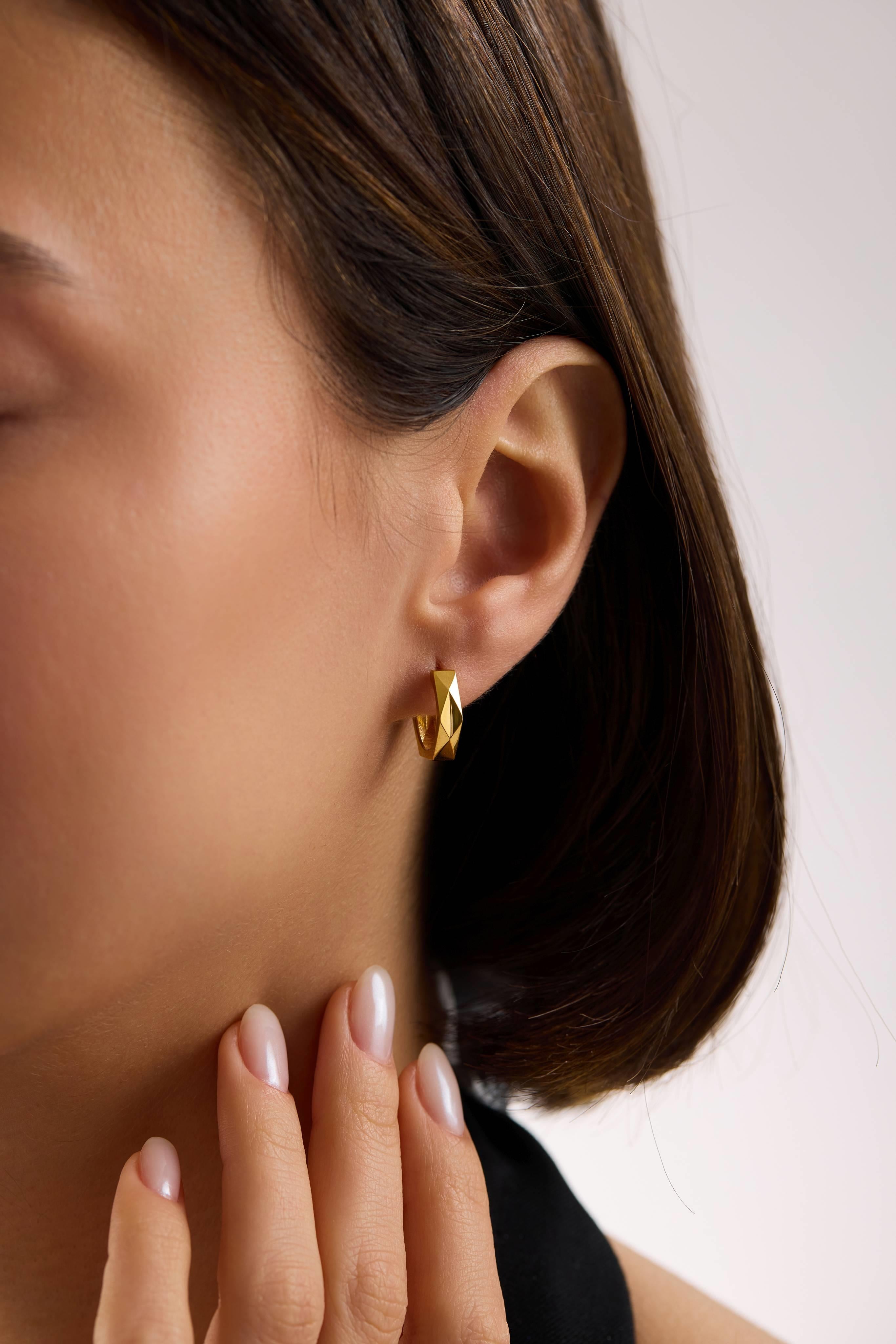 22 Ayar Desenli Altın Küpe