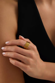 22 Ayar Minimal Sıralı Altın Yüzük