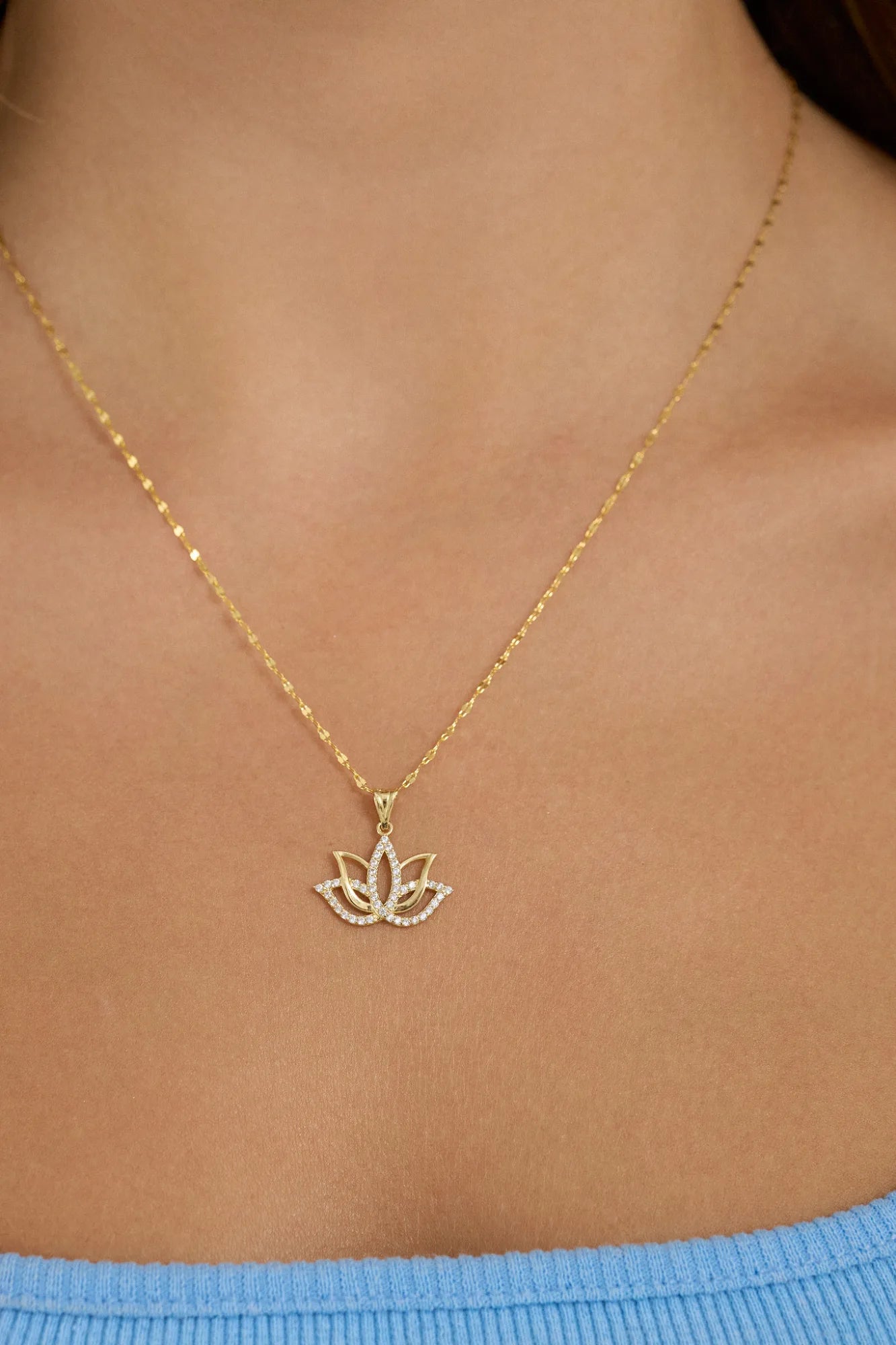 14 Ayar Altın Taşlı Lotus Kolye