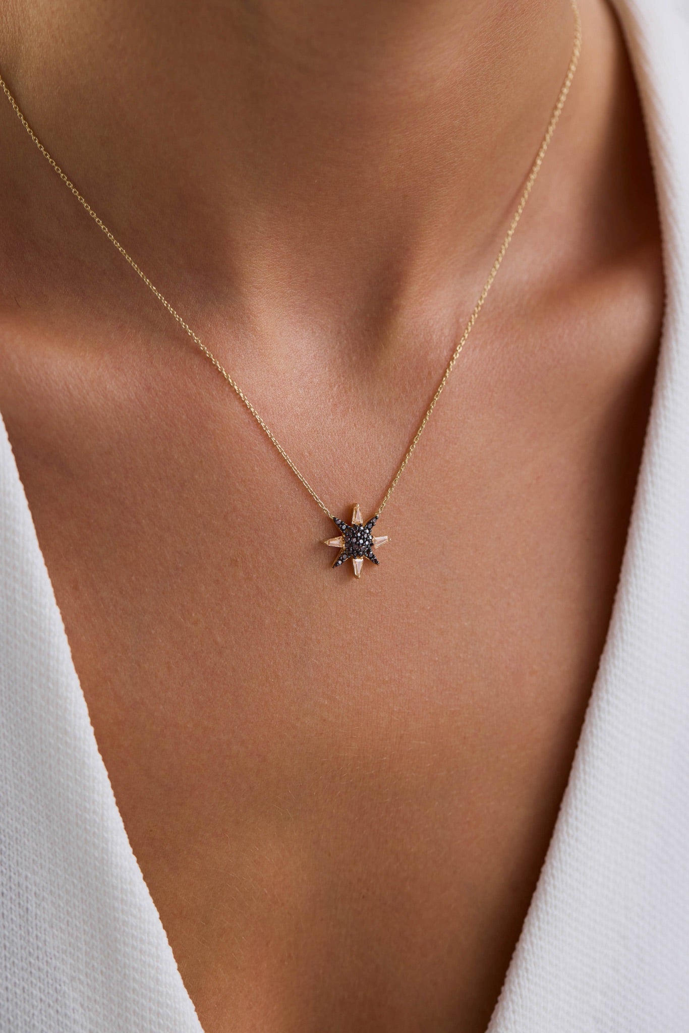 14 Ayar Siyah Taşlı Yıldız Altın Kolye 1