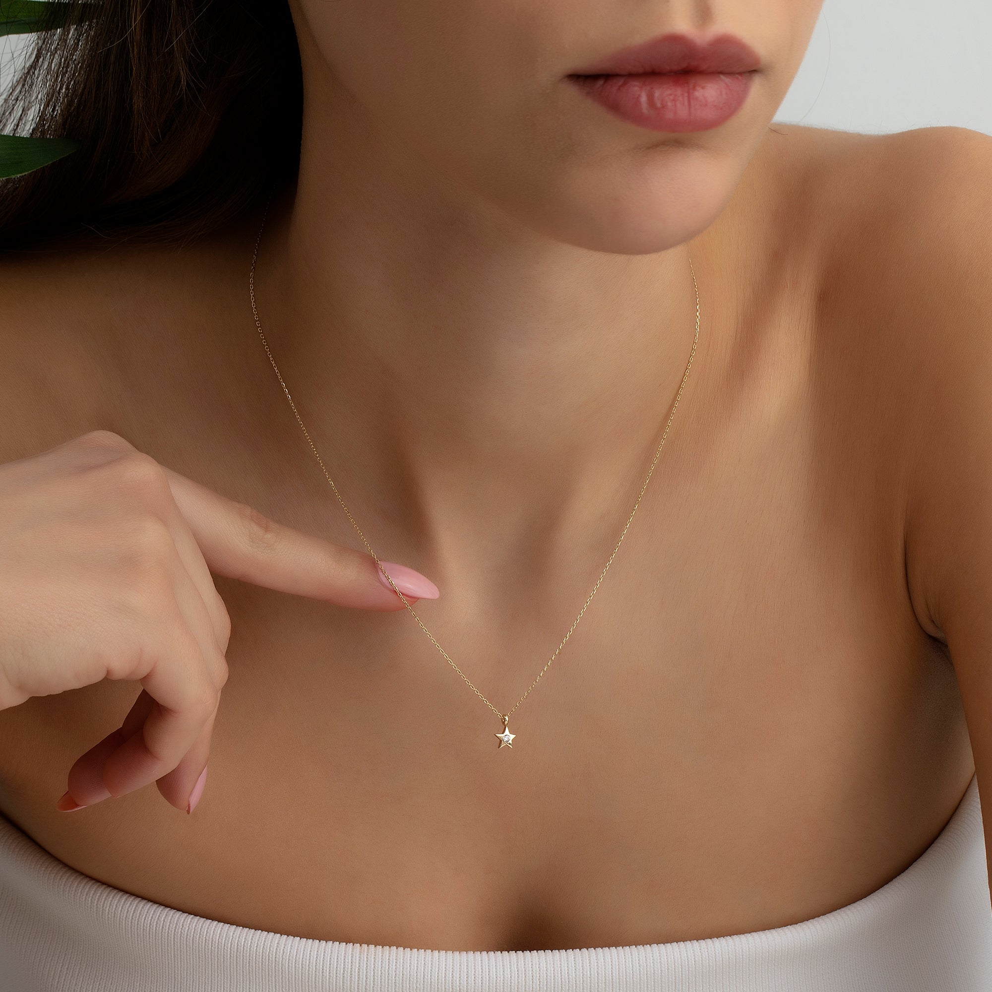 14 Ayar Altın Minimal Taşlı Yıldız Kolye