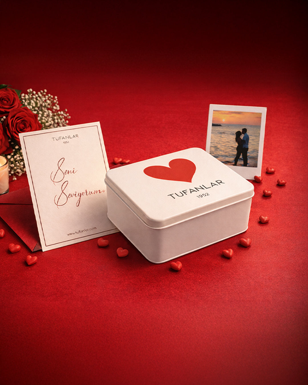 Sevgililer Günü Kutusu ve Polaroid Fotoğraf