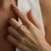 Aisha 0.63 CT Green Safir ve Pırlanta Taşlı Beyaz Altın Yüzük