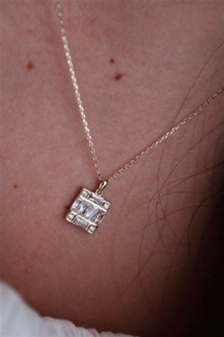 Altın Baget Taşlı Kolye