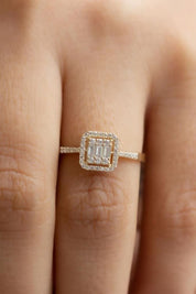 Altın Baget Taşlı Yüzük