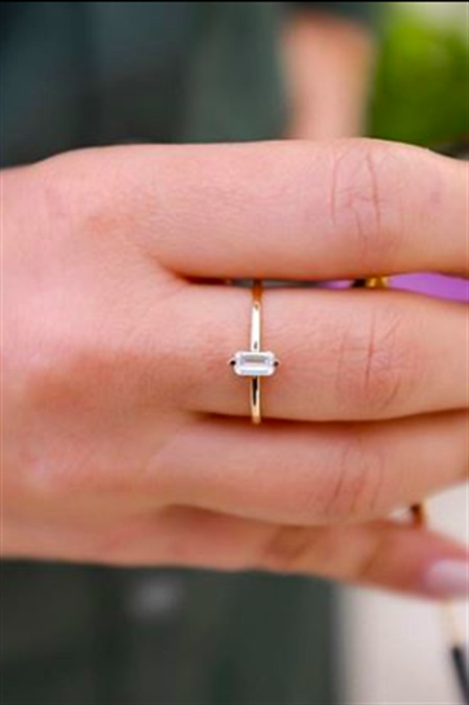 Altın Baget Taşlı Yüzük