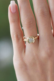 Altın Baget Taşlı Yüzük