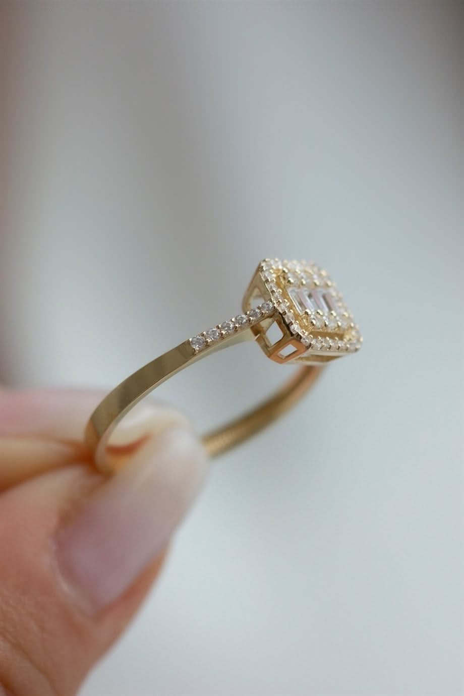 Altın Baget Taşlı Yüzük