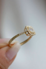 Altın Baget Taşlı Yüzük