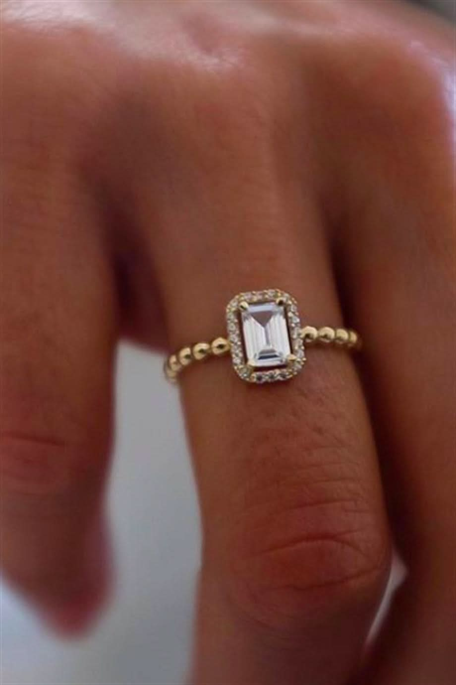 Altın Baget Taşlı Yüzük