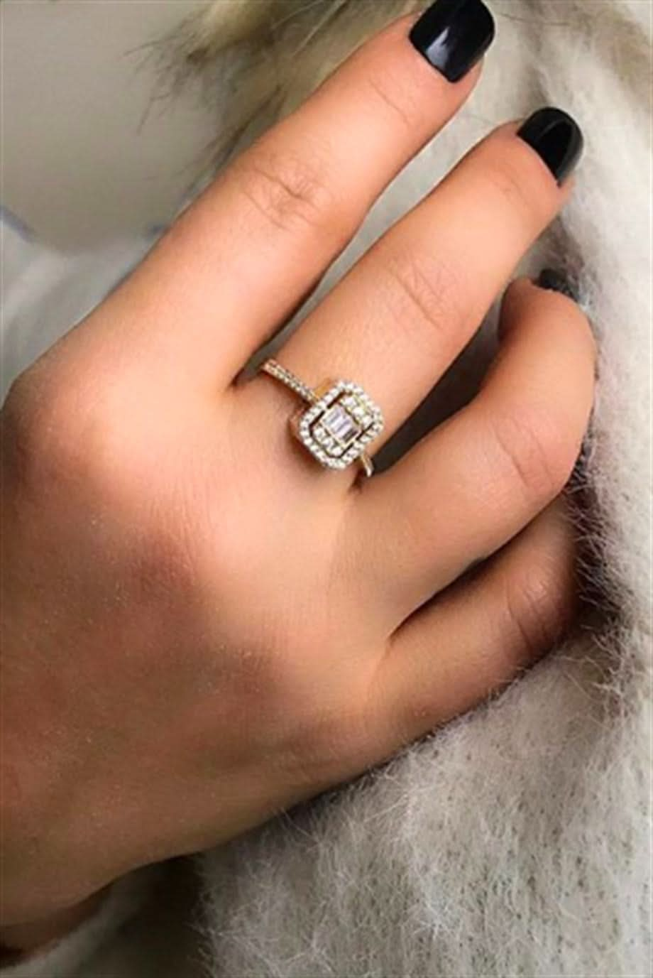 Altın Baget Taşlı Yüzük