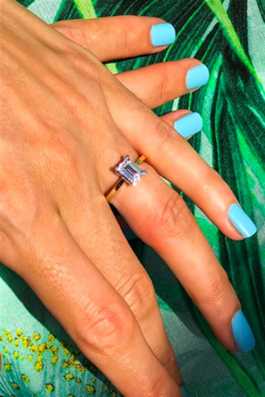 Altın Baget Taşlı Yüzük