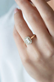 Altın Baget Taşlı Yüzük