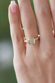 Altın Baget Taşlı Yüzük