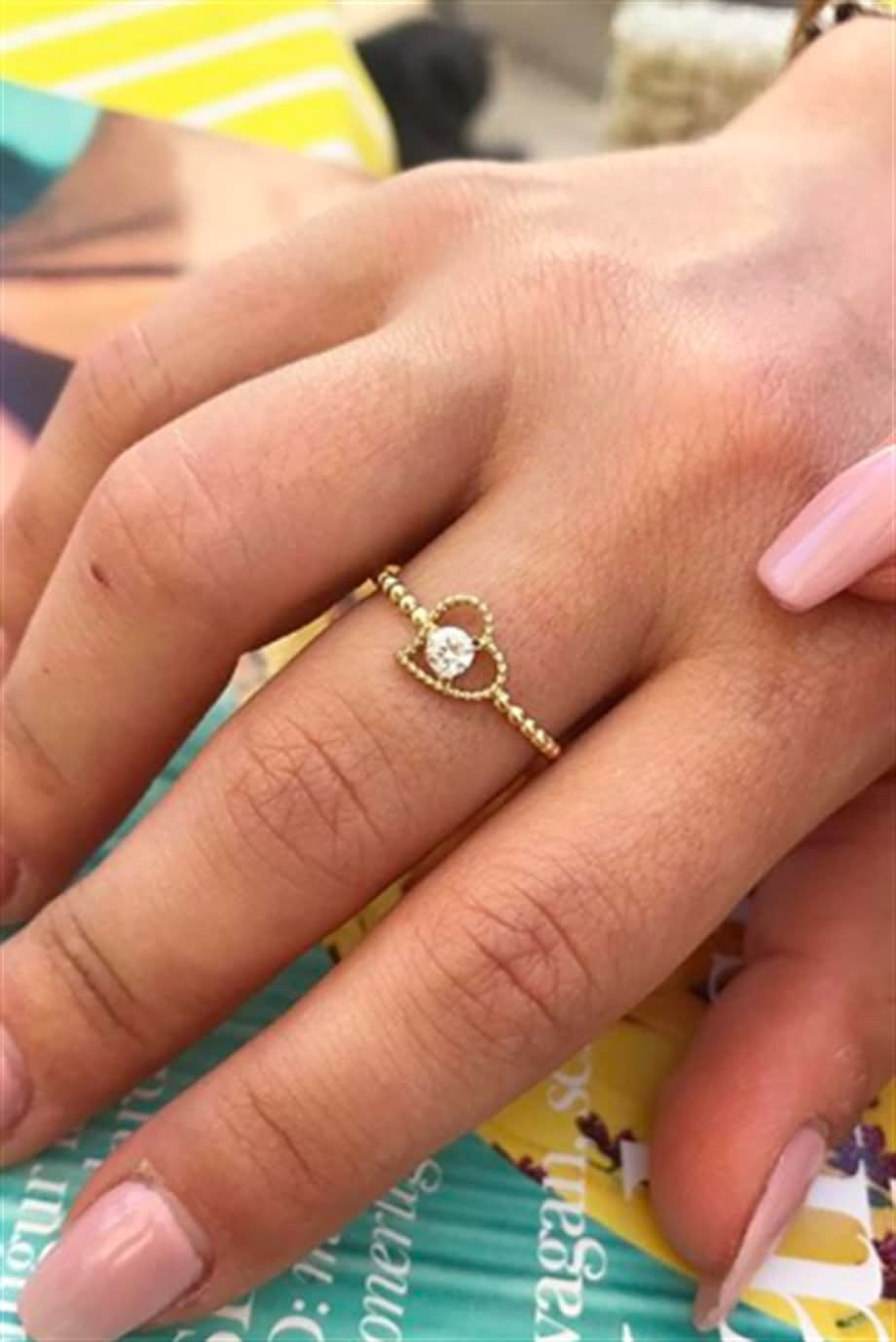 Altın Kalpli Tektaş Yüzük