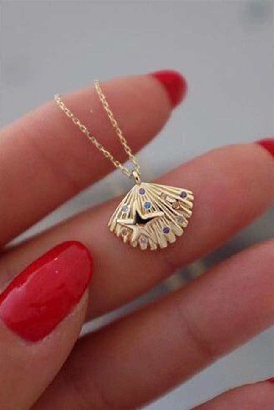 Altın Renkli Taşlı Deniz Kabuğu Kolye