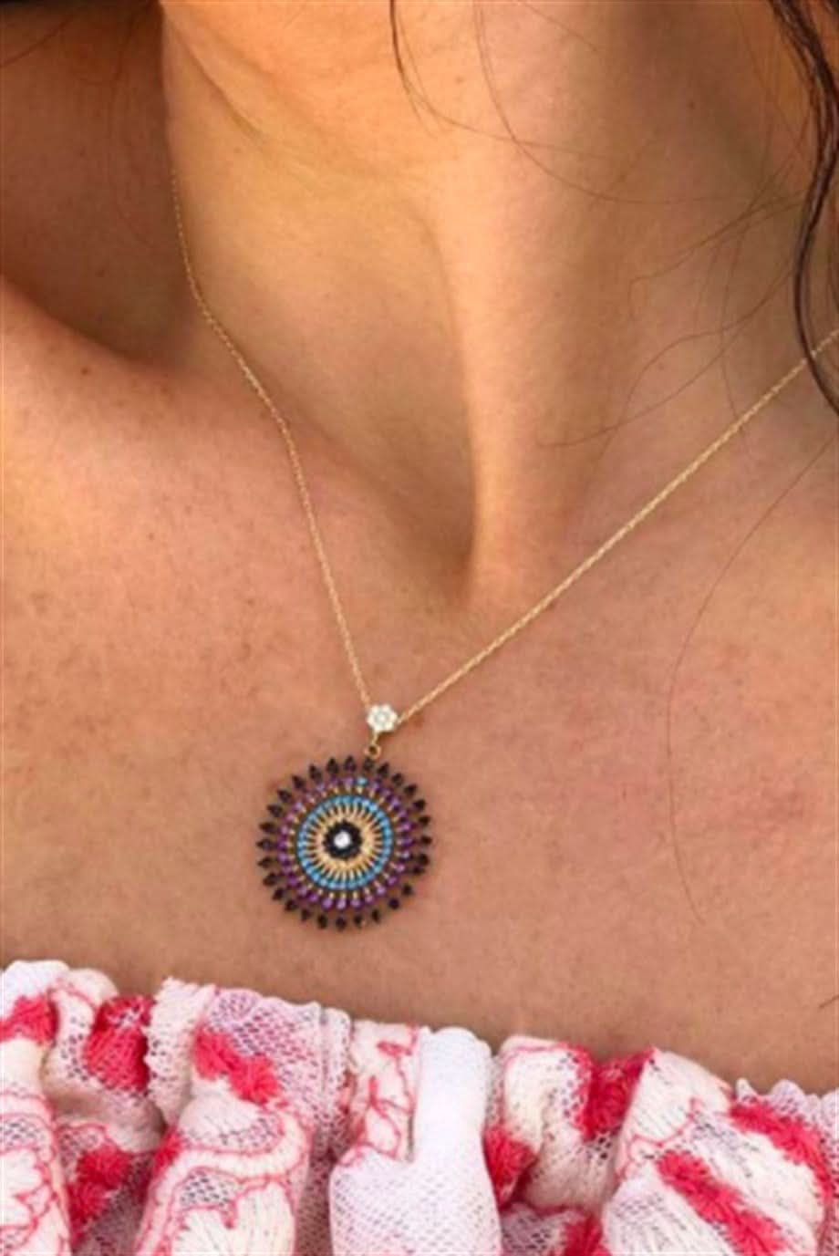 Altın Renkli Taşlı Kolye