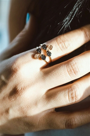 Altın Renkli Taşlı Tasarım Yüzük