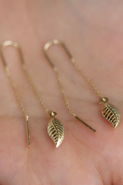 Altın Sallantılı Yaprak Küpe