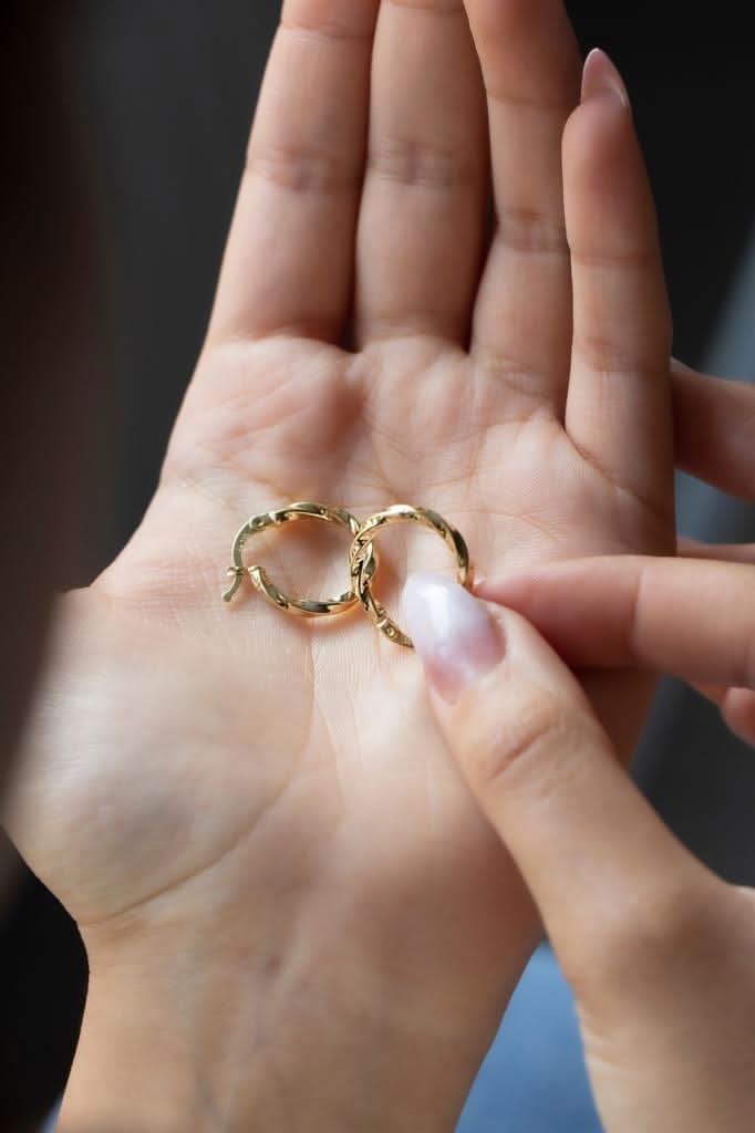 Altın Şarnel Küpe