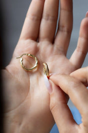 Altın Şarnel Küpe