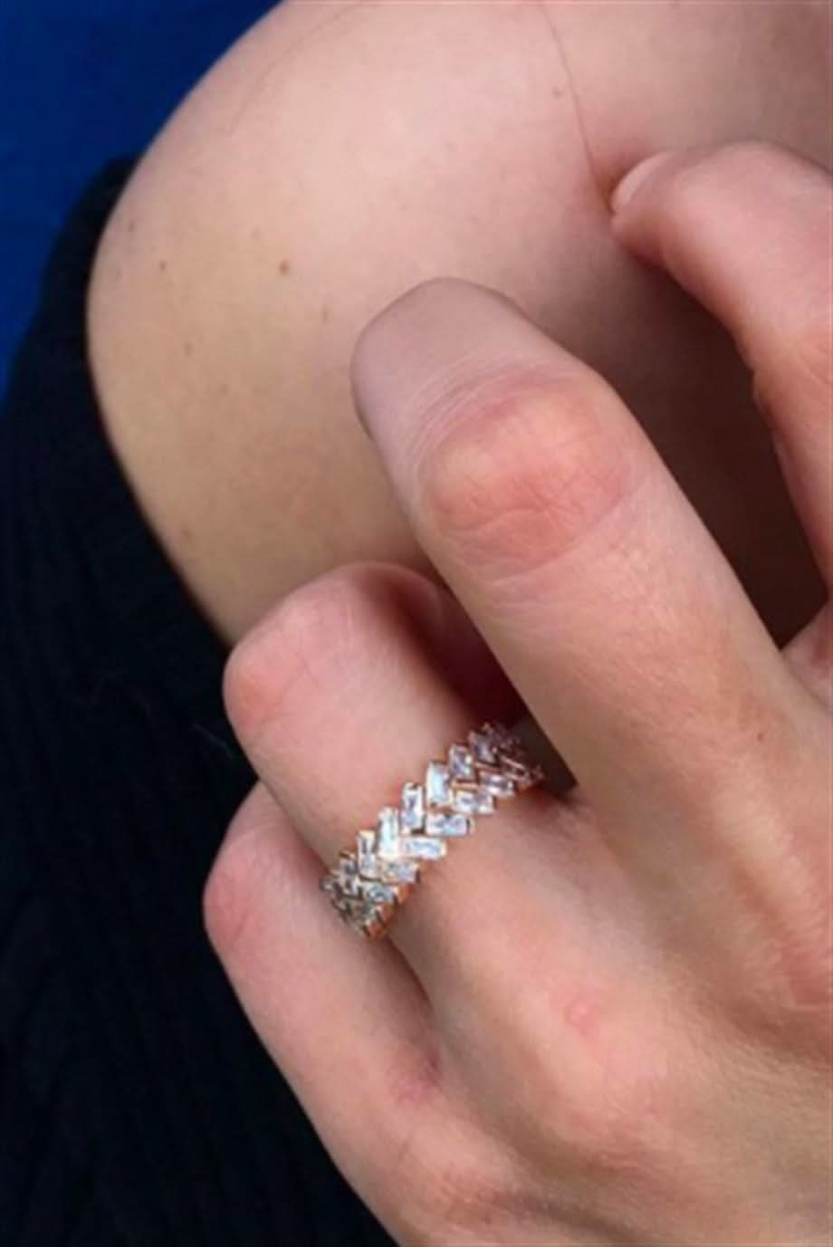 Altın Tam Tur Baget Taşlı Yüzük