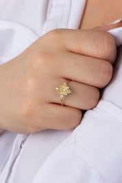 Altın Taşlı Tasarım Yüzük