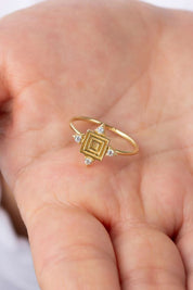 Altın Taşlı Tasarım Yüzük