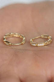 Altın Taşlı Küpe