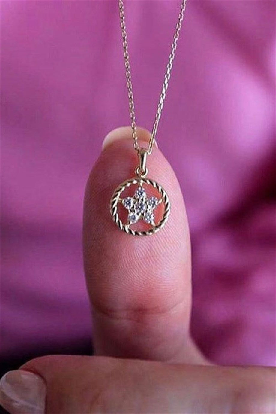 Altın Yıldız Kolye