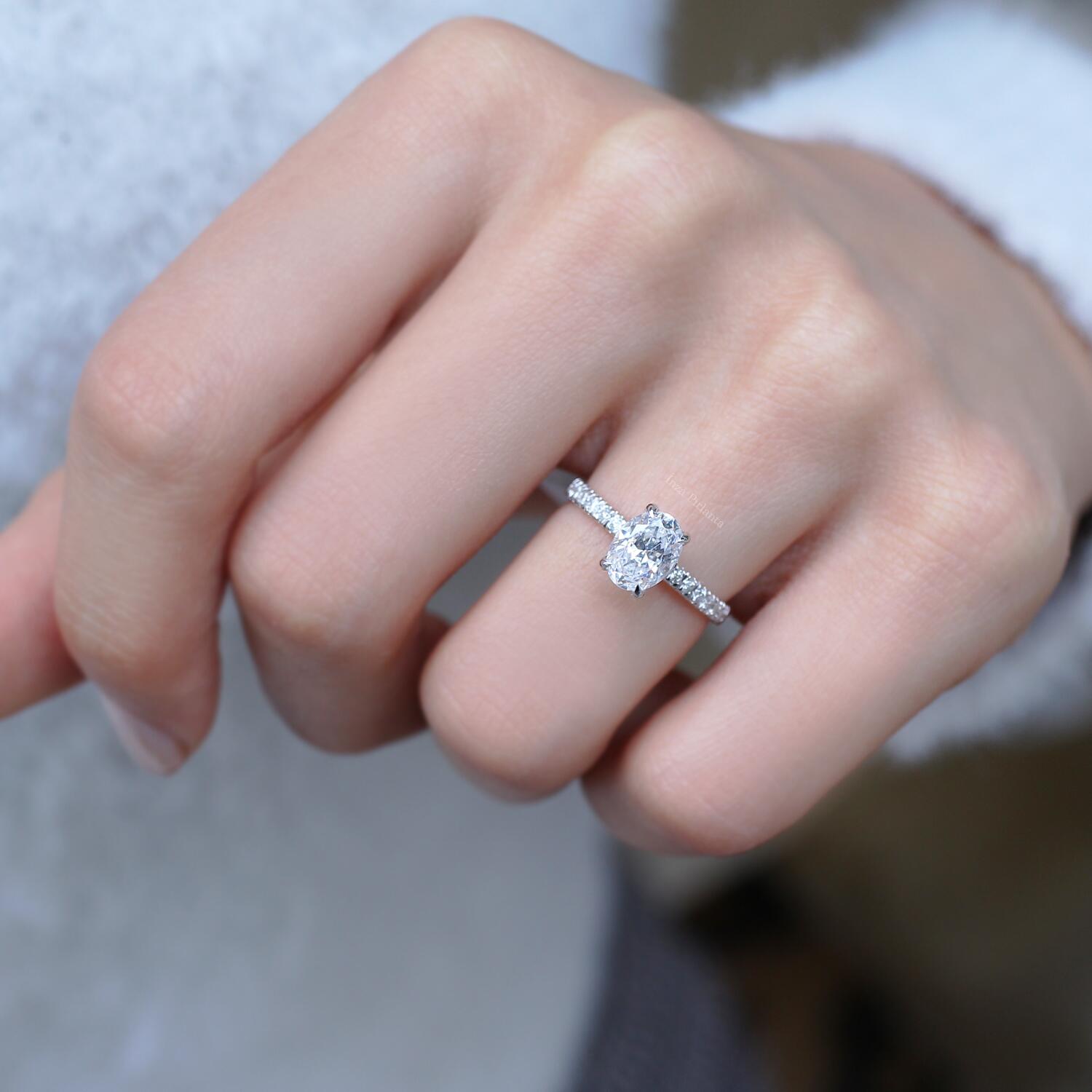 Beyaz Topaz & Pırlanta Tektaş Yüzük