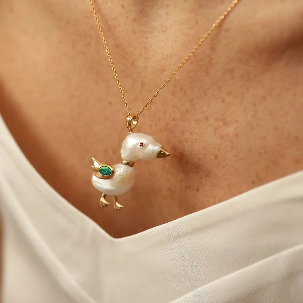 Duck Doğal İnci, Opal ve Multicolor Safir Taşlı Sarı Altın Kolye