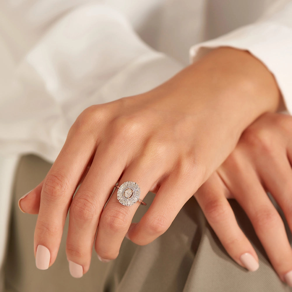 Giana 0.95 CT Oval ve Trapez Kesim Pırlanta Taşlı Beyaz Altın Yüzük
