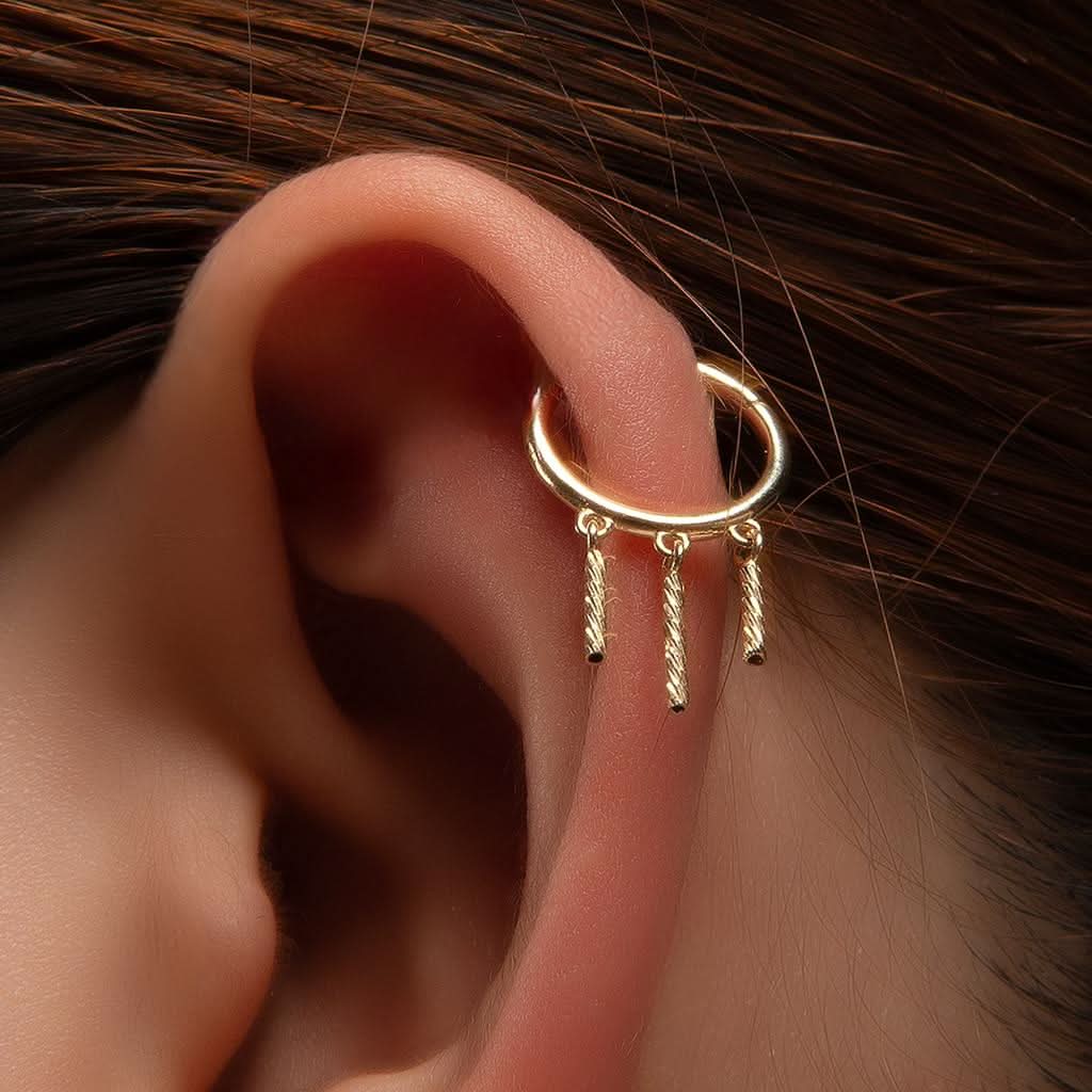 Stick Sallantılı Altın Halka Piercing
