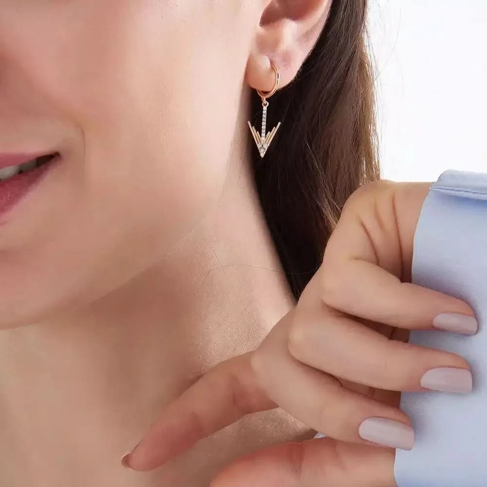 Levy Pırlanta Taşlı Rose Altın Küpe