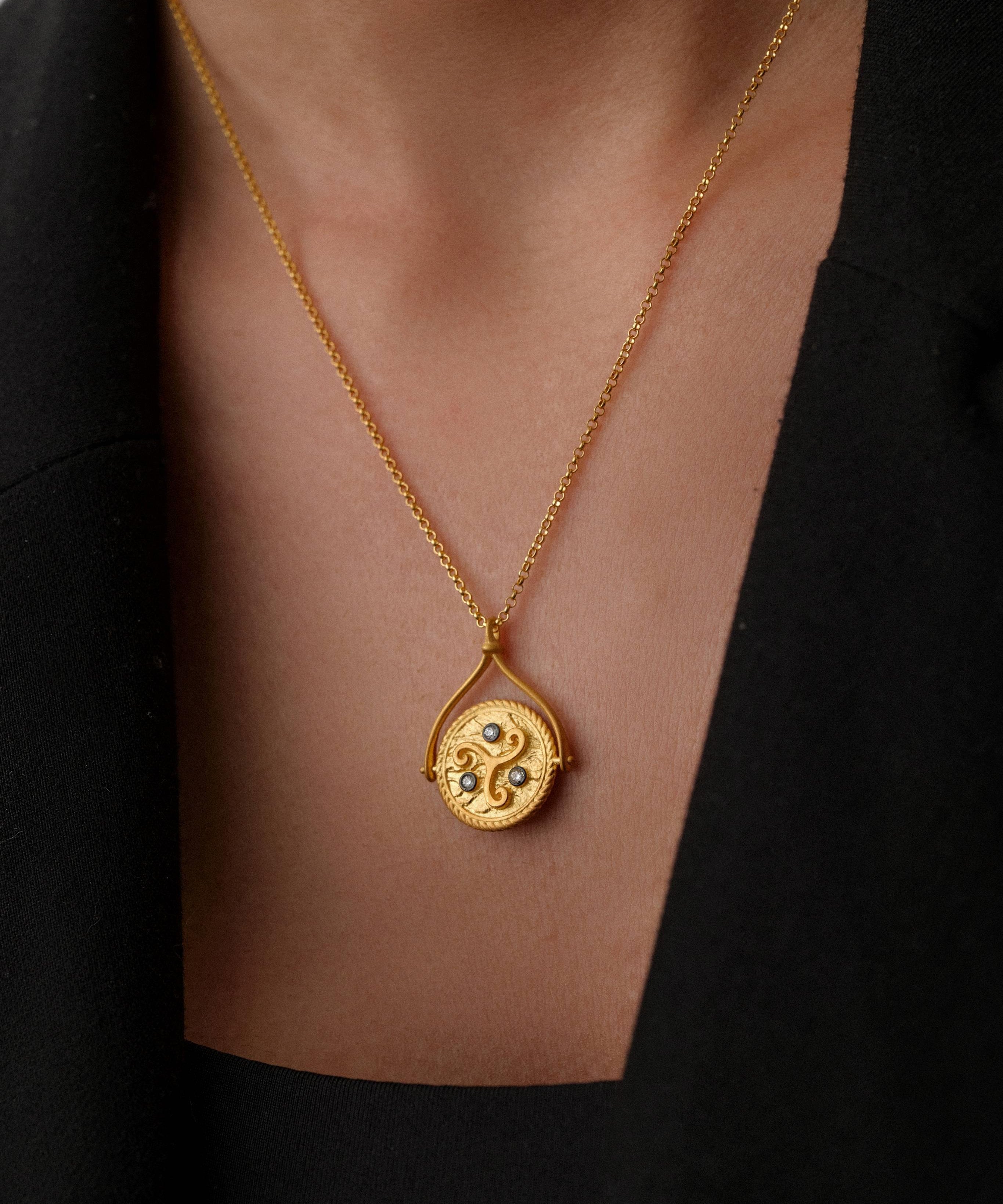 lykia-triskelion-kolye-217325.jpg