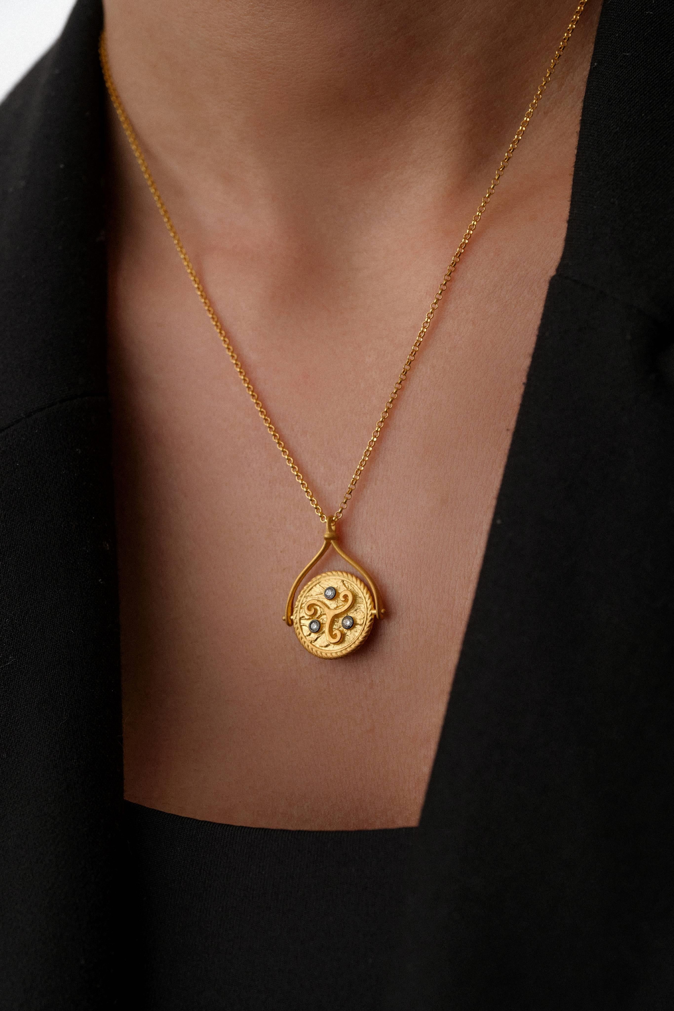 Lykia Triskelion Kolye