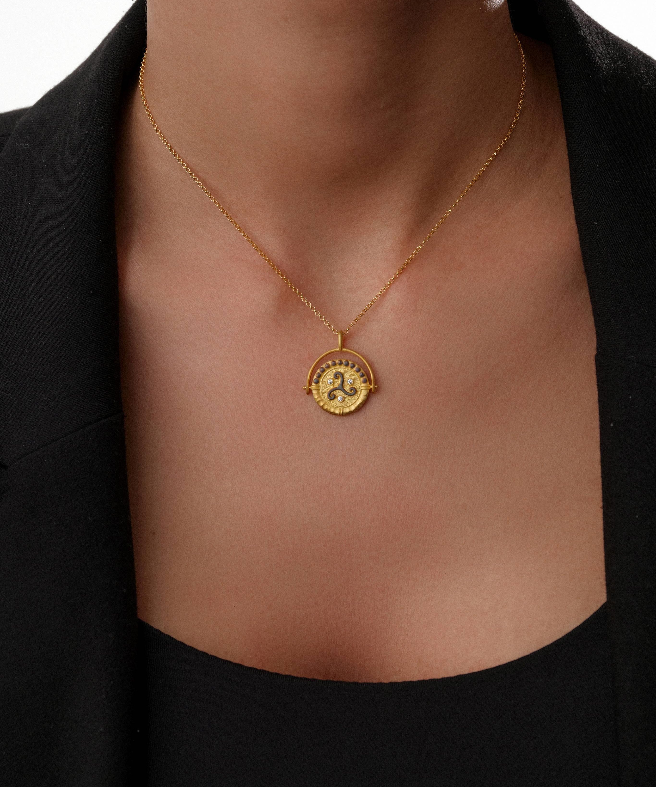 lykia-triskelion-madalyon-kolye-217289.jpg